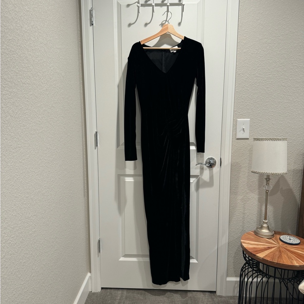 Aura black velvet dress - M
